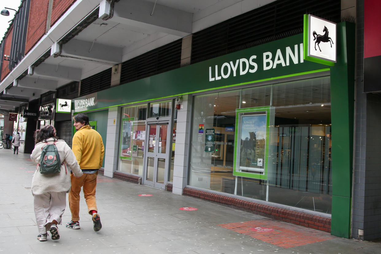 LONDON, UNITED KINGDOM - 2021/02/19: A couple walking past a branch of Lloyds Bank in London. (Photo by Dinendra Haria/SOPA Images/LightRocket via Getty Images)