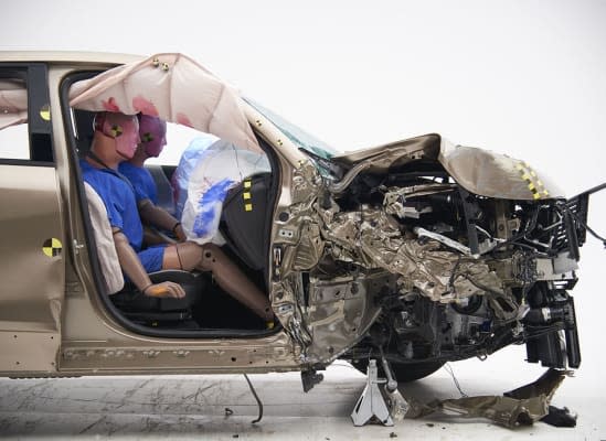 IIHS小型撞擊測試首席工程師Becky Muller認為，車上其他乘客都應該得到與駕駛人相同的安全保護