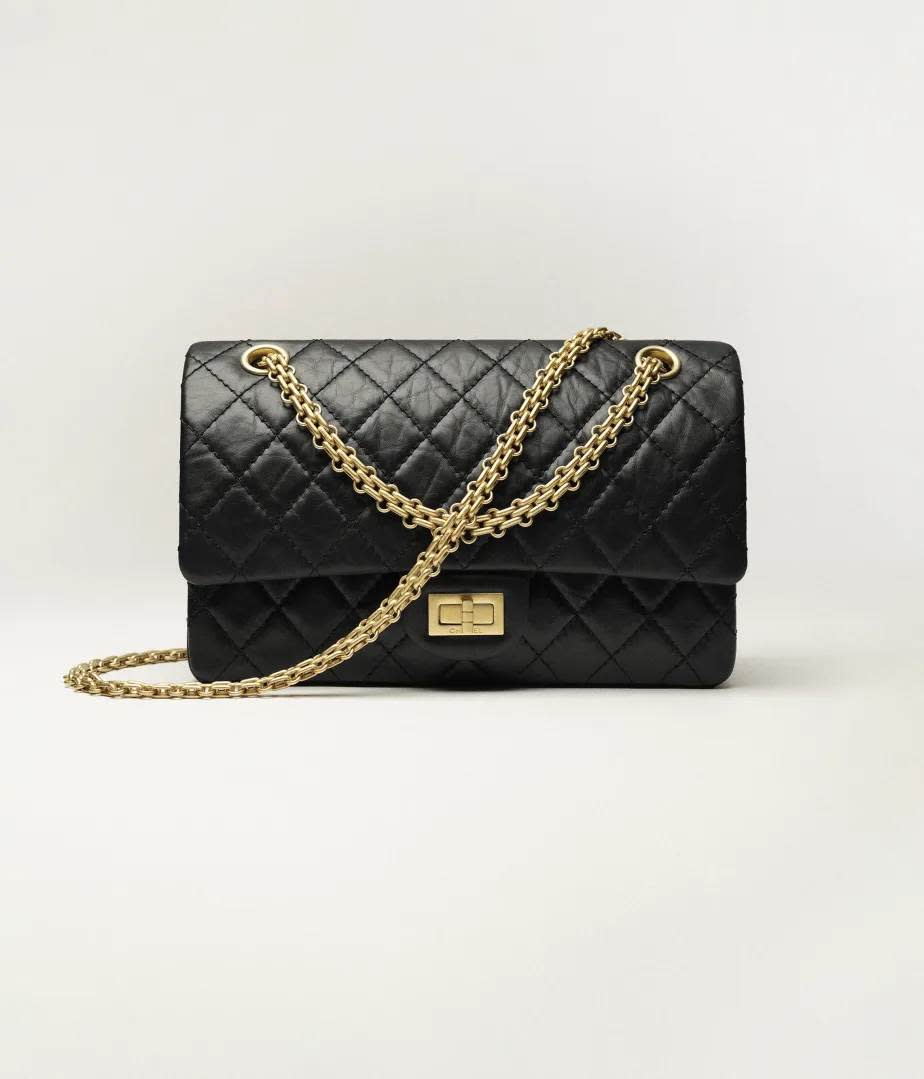 CHANEL 2.55口蓋包，NT$353,100→NT$367,900圖片來源：CHANEL官網