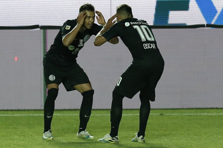 Oscar y Angel Romero, dos jugadores que están en guerra con el resto del equipo de San Lorenzo