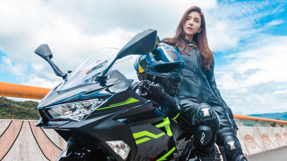 【明星聊愛車】潘映竹第一台重機入手東瀛忍者Kawasaki Ninja 400 「仿賽外型、街車靈魂」可帥可舒適是購入關鍵！