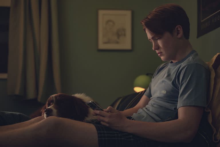 Kit Connor interpreta a Nick, un joven que descubre su bisexualidad al conocer a Charlie