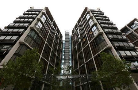 The development of One Hyde Park is seen London, May 2, 2014. Crises at home and turmoil on world markets may have taken the shine off London's luxuru property market for Chinese, Russian and Middle Eastern investors, some are even looking to sell up. REUTERS/Paul Hackett