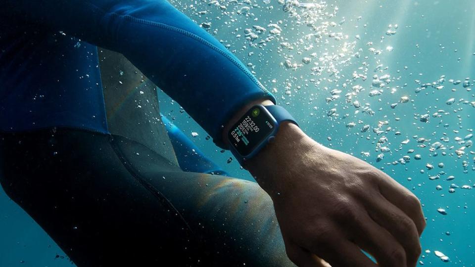 underwater diver with apple watch series 7