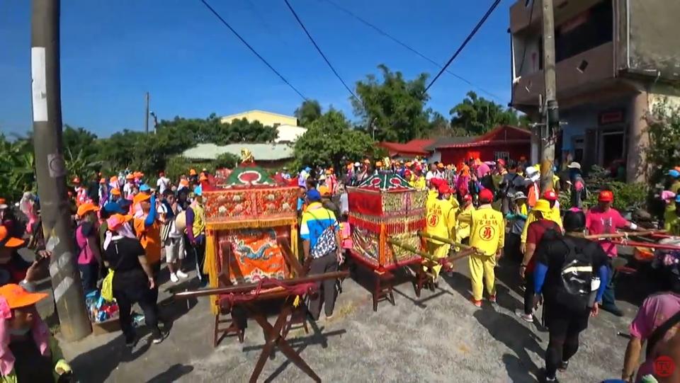 各庄頭神明陪同遊庄遶境。（圖／翻攝自白沙屯媽祖網路電視台）