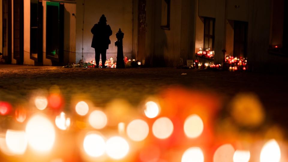 Trauer um die Todesopfer nach dem Anschlag: Kerzen brennen am Tatort in der Wiener Innenstadt.