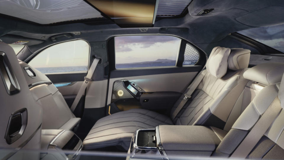 新世代7 Series車主可選擇 傾斜角度高達42.5度的後座總裁座椅。(圖片來源/ BMW)