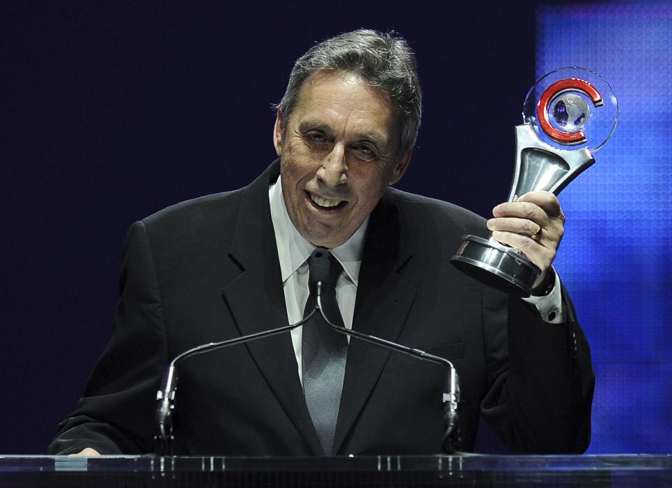 ARCHIVO – El productor y director Ivan Reitman recibe el premio a la trayectoria en los Premios Big Screen en la CinemaCon 2014 on el 27 de marzo de 2014 en Las Vegas. Reitman, el influyente cineasta y productor detrás de las populares comedias “Animal House” (“Colegio de animales”) y “Ghostbusters” (“Los cazafantasmas”) falleció en su casa en California el 12 de febrero de 2022, informó su familia a The Associated Press. Tenía 75 años. (Foto Chris Pizzello/Invision/AP, archivo)