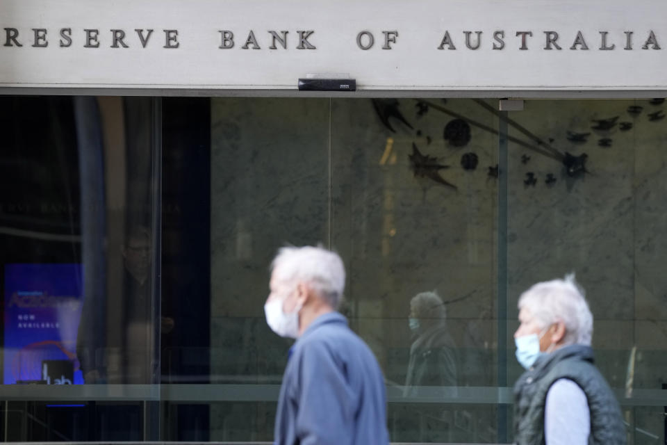 A couple walks past the Reserve Bank of Australia in Sydney on Tuesday, Aug. 2, 2022. Australia’s central bank on Tuesday boosted its benchmark interest rate for a fourth consecutive month to a six-year high of 1.85%. (AP Photo/Rick Rycroft)