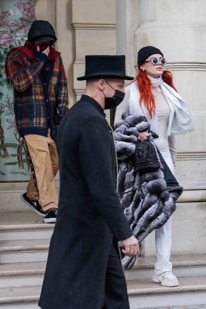 Bella Thorne and Benjamin Mascolo leave their hotel in Paris on Feb. 16, 2022. - Credit: Spread Pictures / MEGA