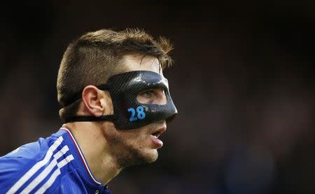 Football Soccer - Chelsea v Scunthorpe United - FA Cup Third Round - Stamford Bridge - 10/1/16 Chelsea's Cesar Azpilicueta wearing a protective mask Action Images via Reuters / John Sibley Livepic