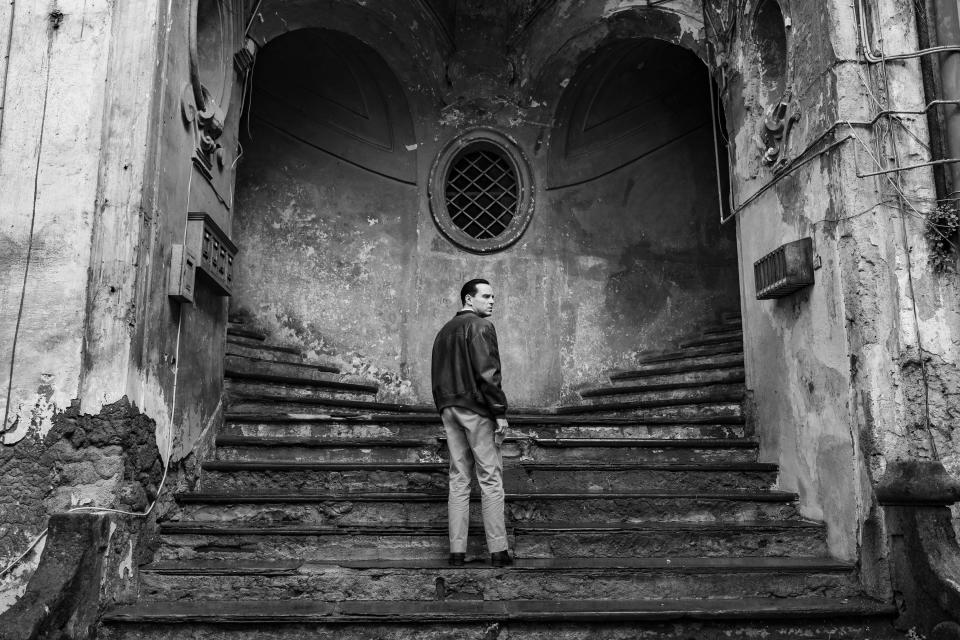 The film’s cinematographer Robert Elswit creates a film-noir-esque feel that captures the stark white coastal villa and the sinister aging streets of Rome and Venice.