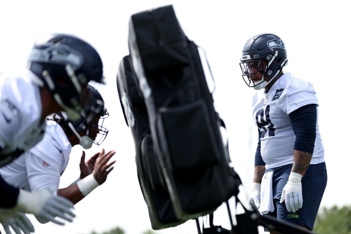 Seahawks’ Defensive Coordinator Aden Durde Discusses Rotating Defensive Line Strategy