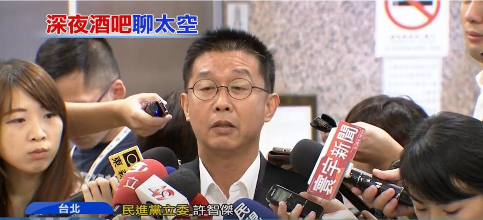 針對有粉專曬出手持納粹旗幟的「德國舊馬克協會」的理事長是民進黨員，許智傑表示，不排除是林北好油2.0翻版。（圖/中天新聞）