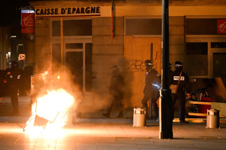 Protestas en Rennes contra la reforma jubilatoria en Francia.  (Photo by DAMIEN MEYER / AFP)