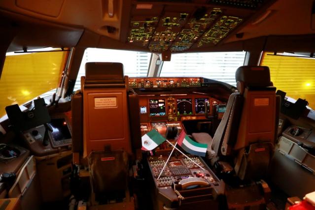 boeing 777 cockpit door