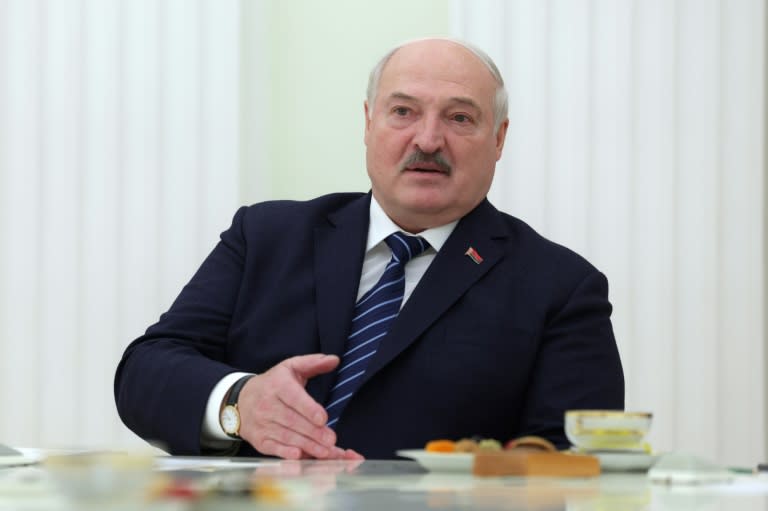 El presidente bielorruso, Alexander Lukashenko, habla durante una reunión con su homólogo ruso, Vladimir Putin, el 12 de abril de 2024 en Moscú, una imagen divulgada por la agencia estatal Sputnik (Gavriil Grigorov)