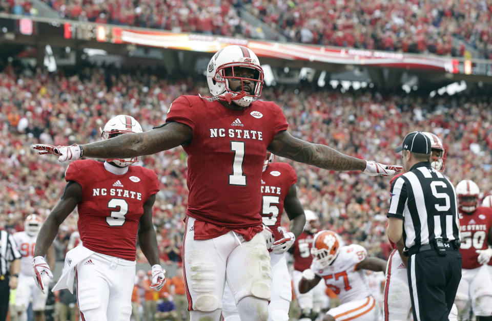 North Carolina State’s Jaylen Samuels (C) leads the Wolfpack in receptions (69) and rushing touchdowns (11). (AP Photo/Gerry Broome)