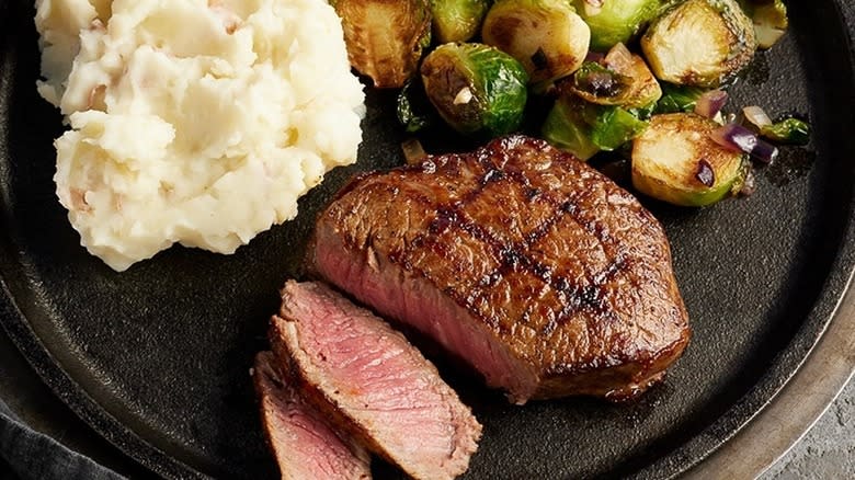 Steak with mashed potatoes