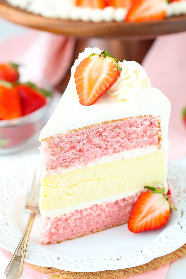 Strawberries and Cream Cheesecake Cake