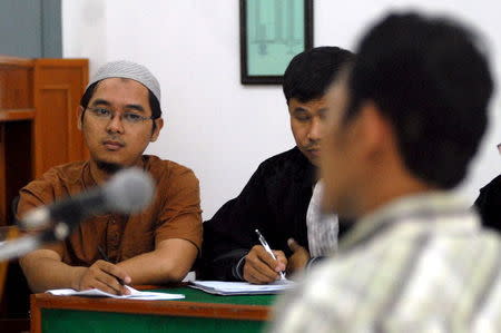 Muhammad Bahrun Naim (L) attends his trial at the Solo's District Court, February 21, 2011 in this photo taken by Antara Foto. REUTERS/Dwi Prasetya/Antara Foto