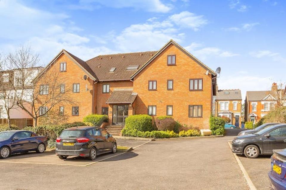 A studio flat near New Barnet station (Purple Bricks)