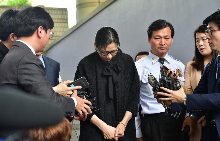 Former Korean Air executive Cho Hyun-Ah (C) receives a suspended jail sentence and is freed by a Seoul appeals court on May 22, 2015, after she was jailed for disrupting a flight in a rage over macadamia nuts