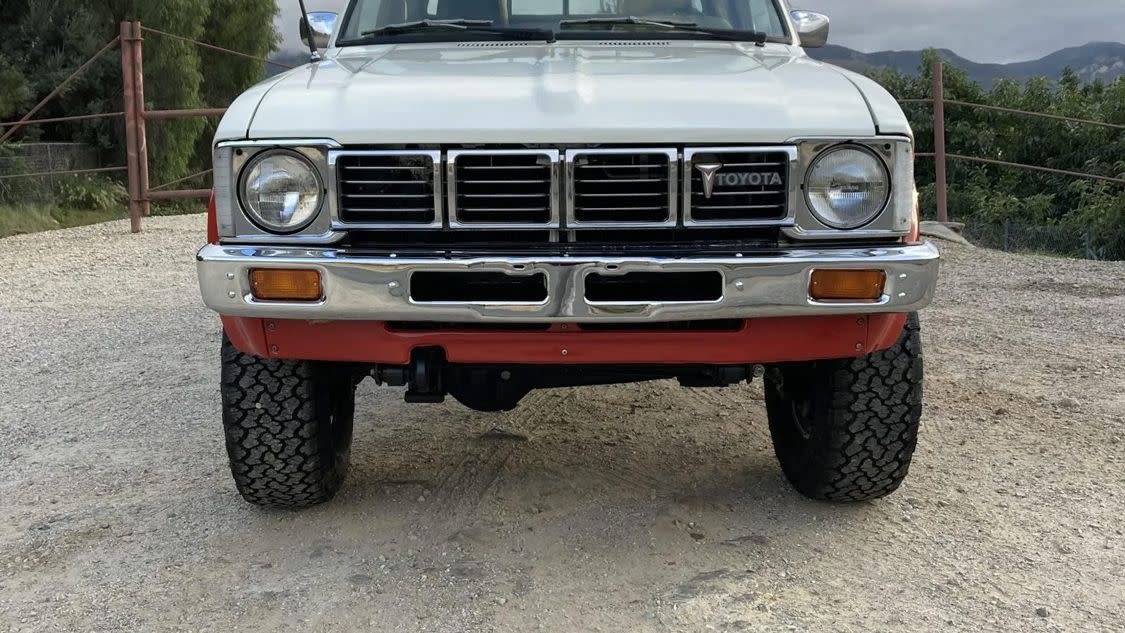 1981 toyota pickup 4x4 deluxe 5 speed front