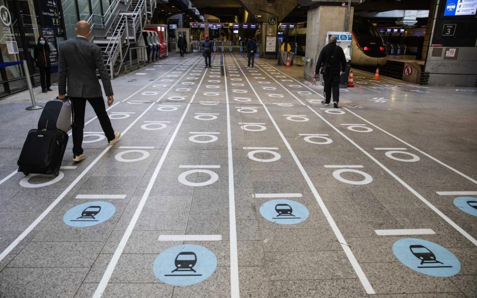 Commuters use social distancing marker lanes at Gare Montparnasse railway station in Paris, France, on Tuesday, May 12, 2020 - Christophe Morin/Bloomberg