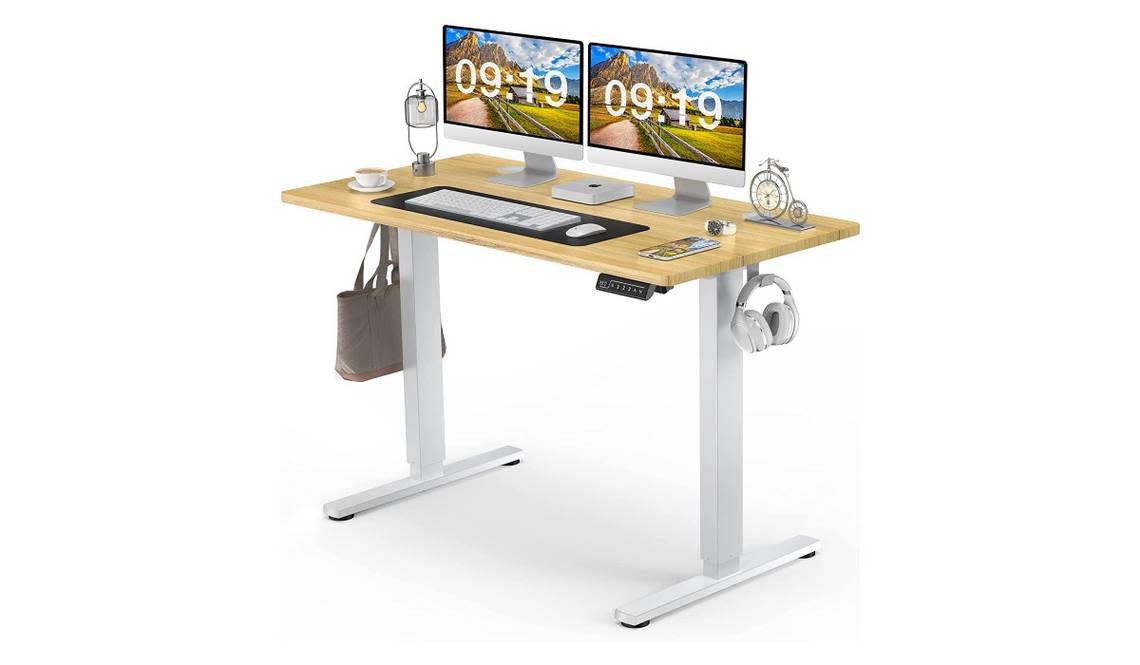 This desk has an LED display control panel so you can adjust the height with optimal accuracy.