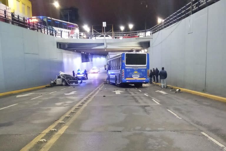 choque  entre tres vehículos en un viaducto a la altura de San Isidro