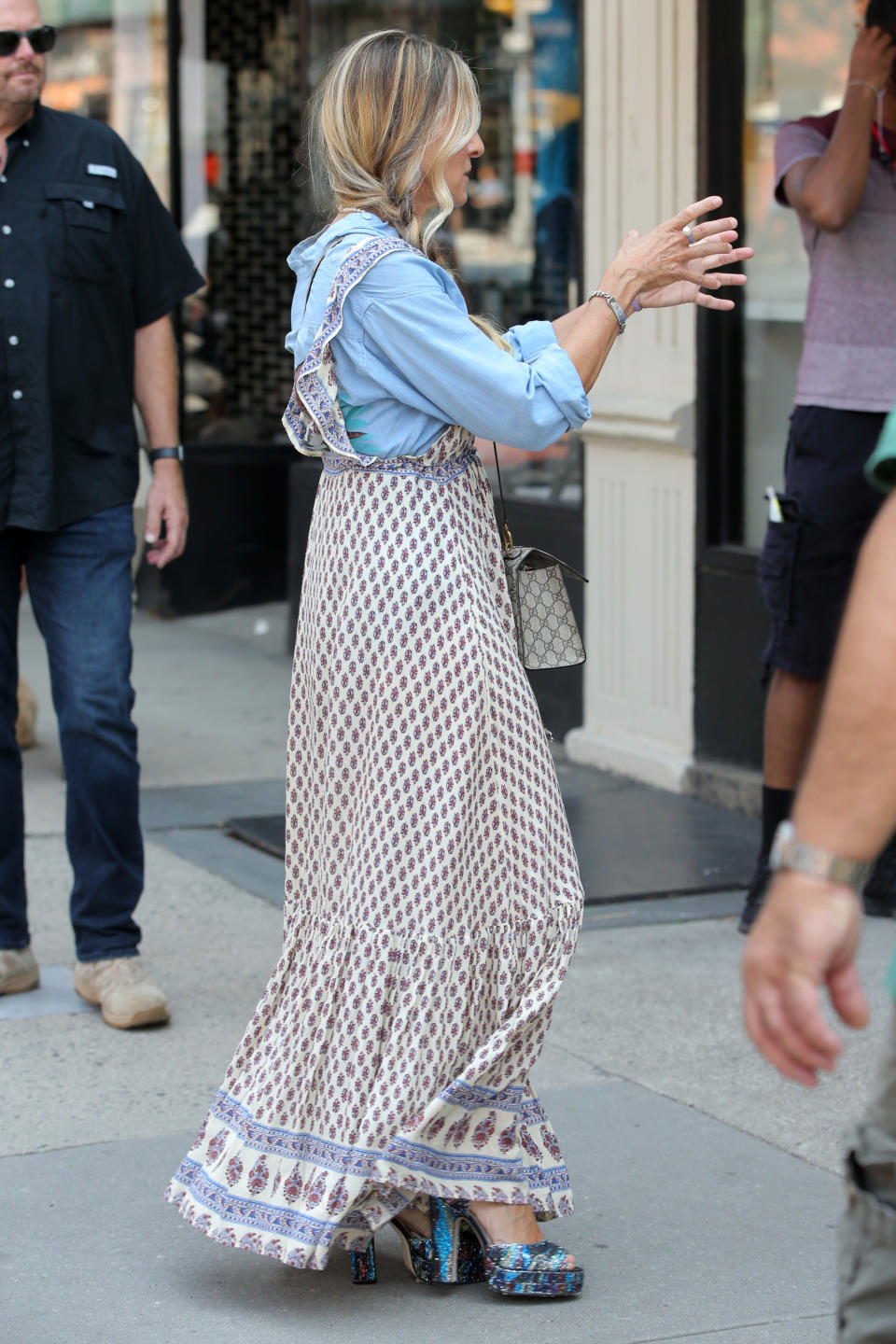 Sarah Jessica Parker films “And Just Like That” on the Upper West Side in New York City. - Credit: Christopher Peterson / SplashNews.com