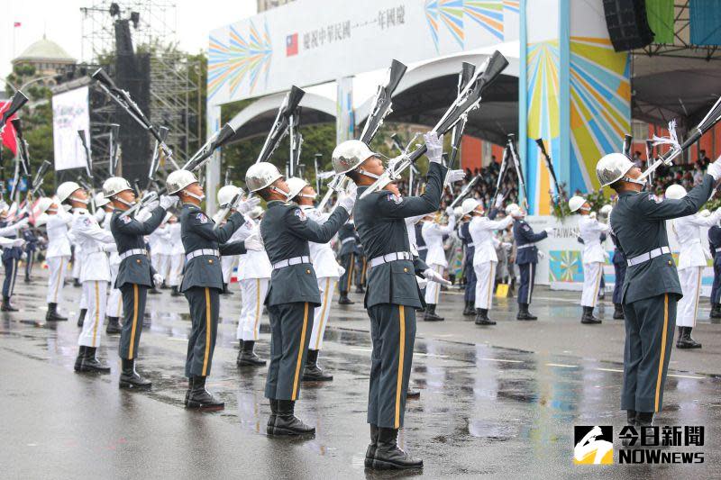 ▲111年國慶總統府前三軍儀隊表演。（圖／記者葉政勳攝，2022.10.10）