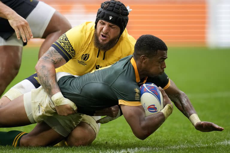 Grant Williams anota el try pese al esfuerzo del rumano Damian Stratila: Sudáfrica tuvo un ritmo apabullante