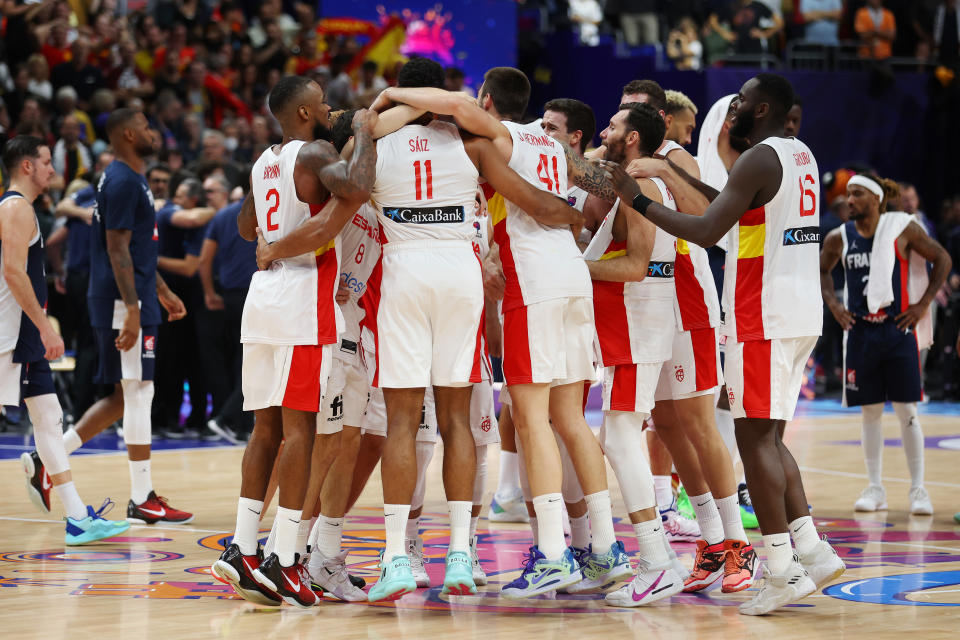 BERLIN, GERMANY - SEPTEMBER 18: Players of Spain celebrate victory to win the Gold Medal following the FIBA EuroBasket 2022 final match between Spain v France at EuroBasket Arena Berlin on September 18, 2022 in Berlin, Germany. (Photo by Maja Hitij/Getty Images)