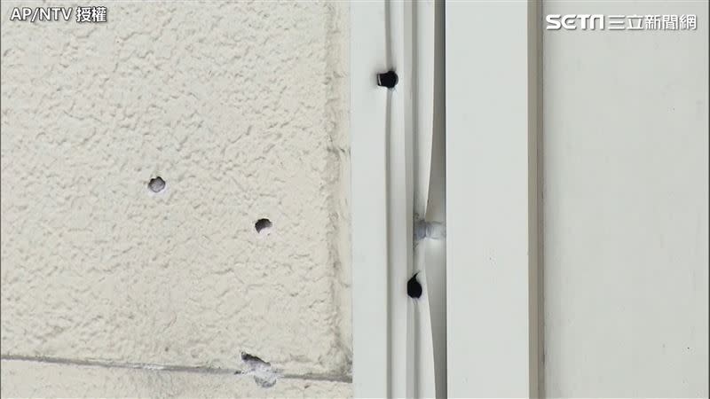 安倍晉三槍擊，警方在行凶處90公尺外發現疑似彈痕。（圖／AP／NTV授權）