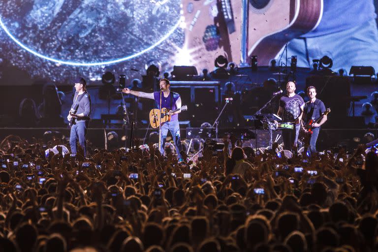 Coldplay, la banda de los récords, durante su último show en Argentina, en 2017