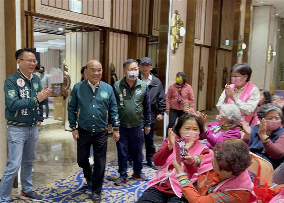 台中五選區力拚連任的立委莊競程26日舉辦婦女後援會成立大會，行政院前院長蘇貞昌到場力挺。（馮惠宜攝）