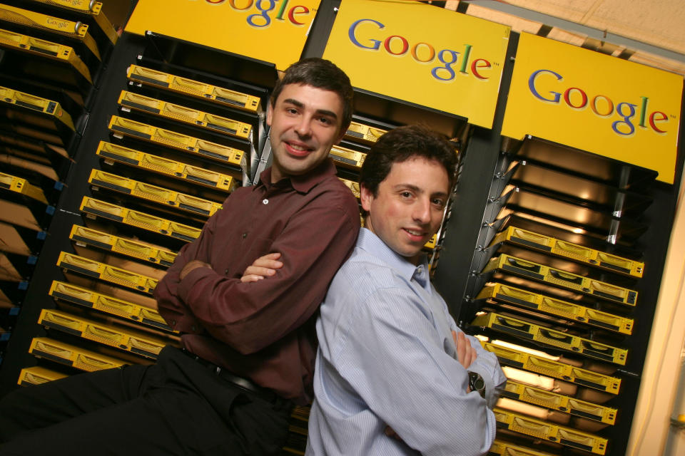 Larry Page und Sergey Brin in einem früheren Serverraum von Google (Bild: Kim Kulish/Corbis via Getty Images)