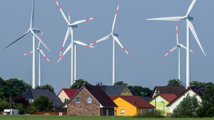 Erneuerbare liefern fast 50 Prozent des deutschen Strombedarfs. Foto: dpa