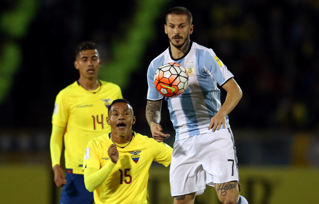 Soccer Football – 2018 World Cup Qualifiers – Ecuador v Argentina – Olimpico Atahualpa stadium, Quito, Ecuador – October 10, 2017. Argentina’s Dario Benedetto and Ecuador’s Jefferson Intriago in action. REUTERS/Edgard Garrido