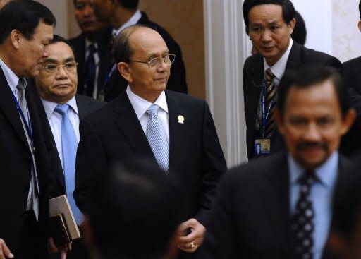 Myanmar's President Thein Sein (C) and Laos Prime Minister Thongsin Thamavong (2nd L) arrive at the Association of Southeast Asian Nations (ASEAN) meeting in Phnom Penh on April 4, 2012. Southeast Asian leaders at the summit are expected Wednesday to issue a formal call for the West to ease sanctions on Myanmar