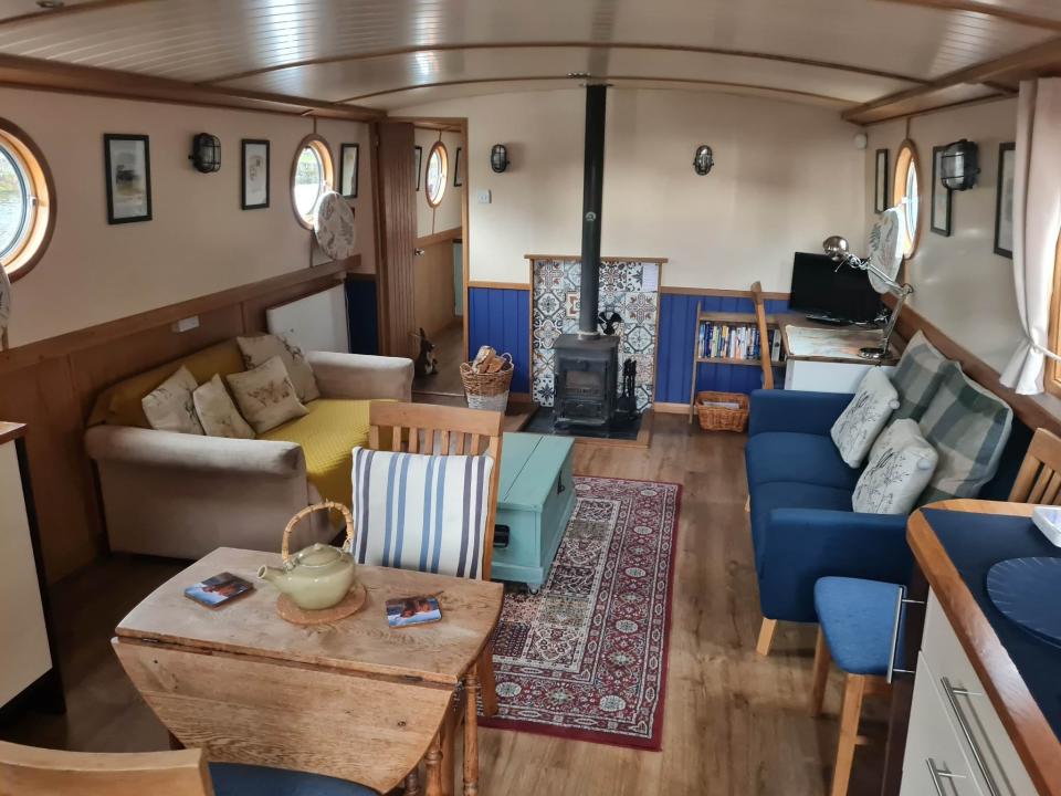 houseboat living room