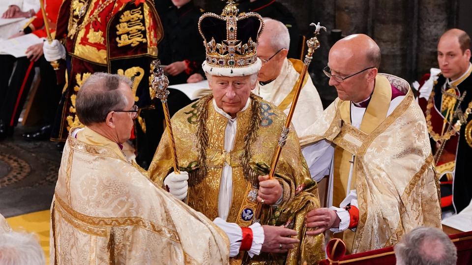 The crowning gown weighs 4.4 pounds