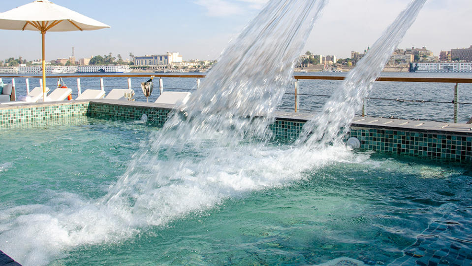 Berge Charter Yacht