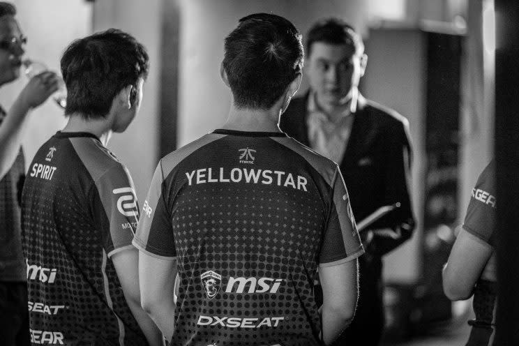 YellOwStaR and Fnatic discuss strategy at the EU LCS playoffs (Lolesports/Riot Games)