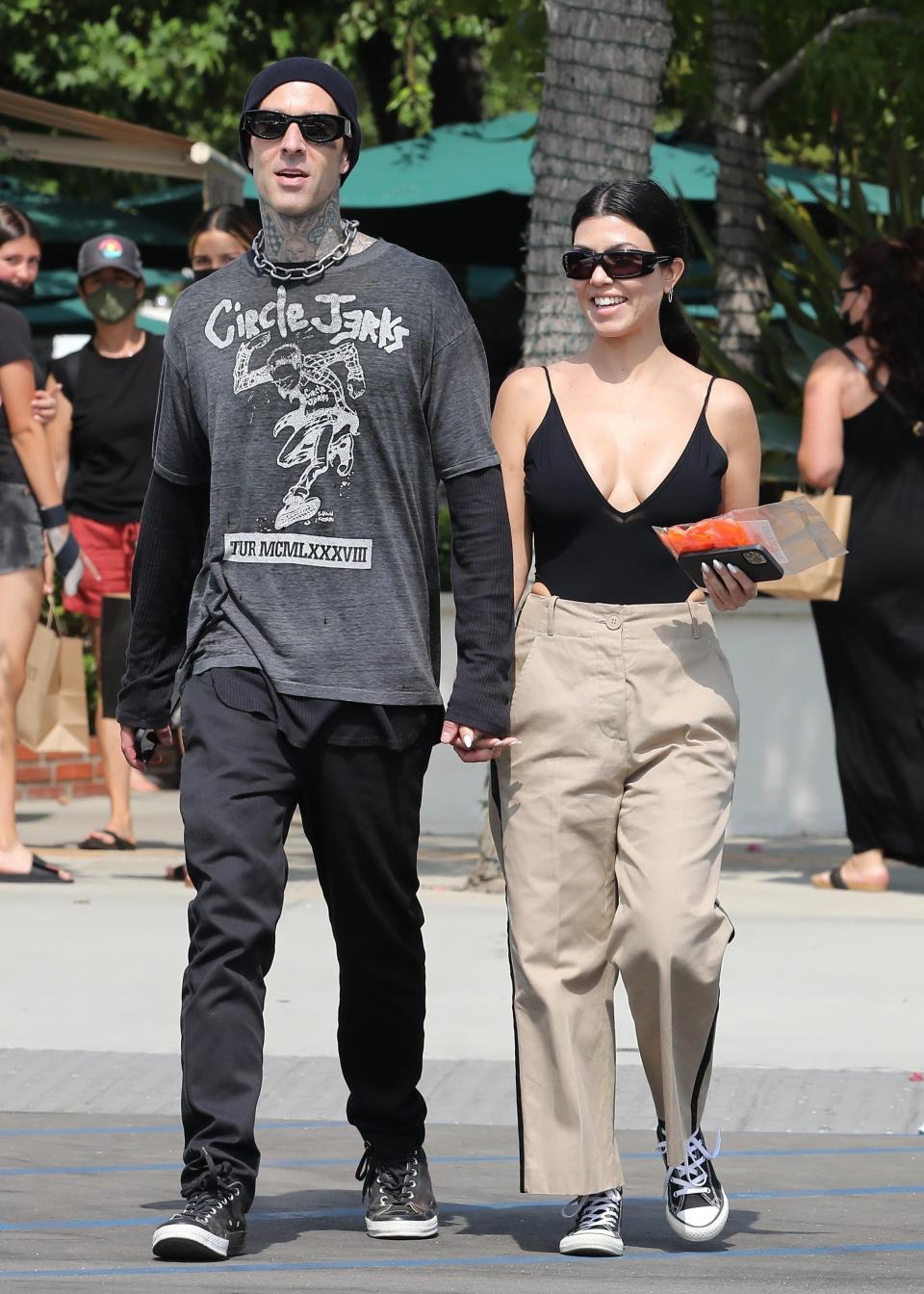 <h1 class="title"><em>EXCLUSIVE</em> Kourtney Kardashian and Travis Barker pictured shopping in Malibu</h1><cite class="credit">Photo: Backgrid</cite>