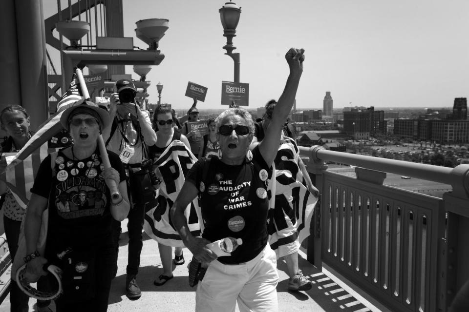 <p>Supporters of Bernie Sanders cross the Benjamin Franklin Bridge from Camden, NY at the Democratic National Convention Monday, July 25, 2016, in Philadelphia, PA.(Photo: Khue Bui for Yahoo News)</p>