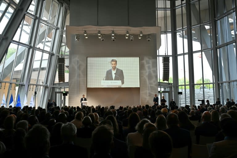 El presidente de los organizadores de los Juegos de París-2024, Tony Estanguet, da un discurso en el acto de apertura de la sesión del COI. En la Fundación Louis Vuitton de París, el 22 de julio de 2024 (Fabrice COFFRINI)