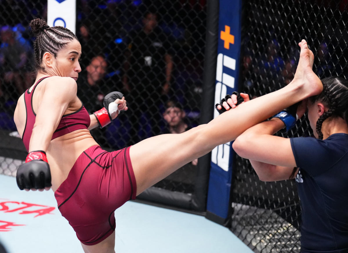 Midnight Mania! Video: Watch Bruna Brasil secure UFC contract with  thunderous head kick knockout 